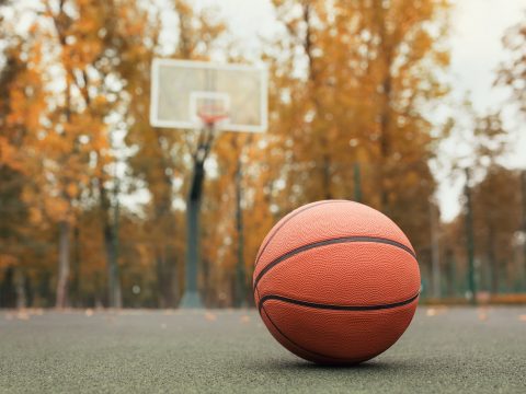 If you want to be a great basketball player, you need to practice a lot. Here are seven tips on how to get better at basketball.