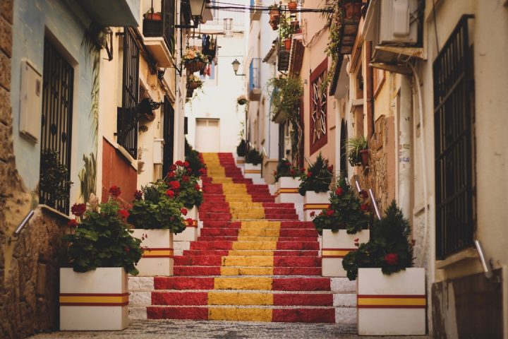 If you want to move to Spain, there are several things you need to do. Our guide here will cover the necessary steps to take.